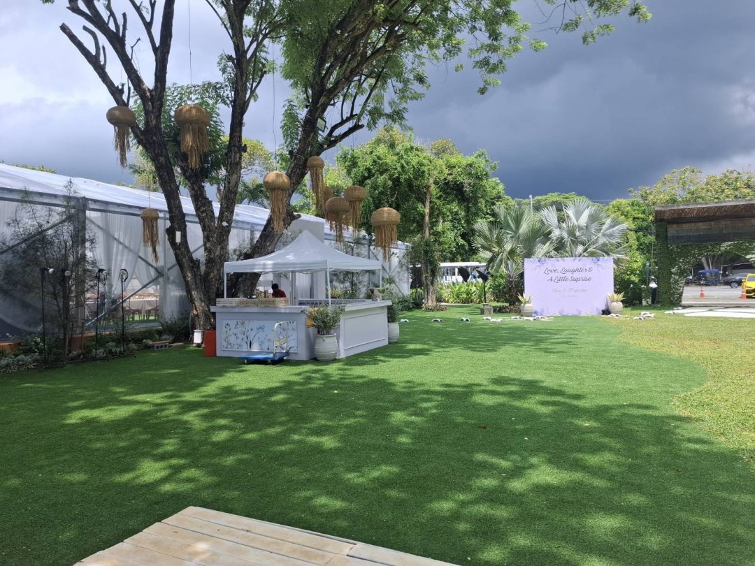 ทีมงานนำแสงติดตั้งเครื่องปั่นไฟ ร้านอาหารกันเอง ภูเก็ต